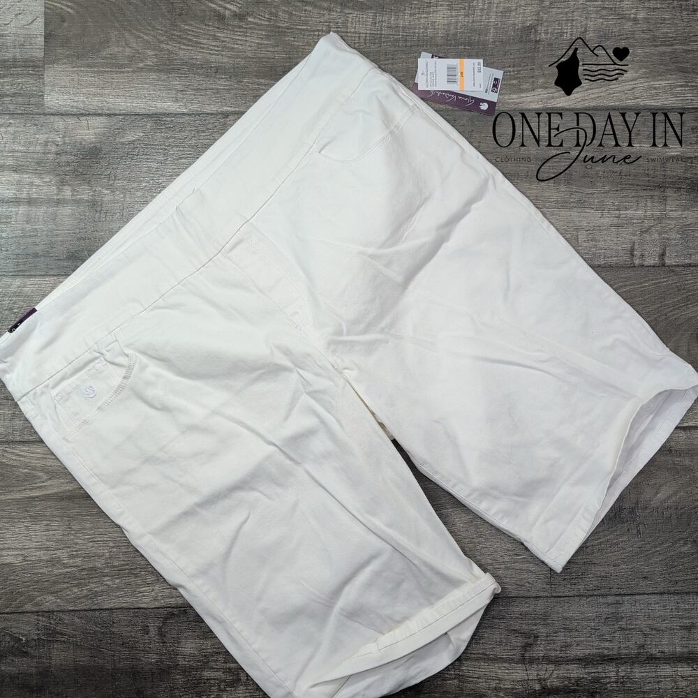 Gloria Vanderbilt Amanda Bermuda Shorts White Pull On Stretch NWT Size 24W